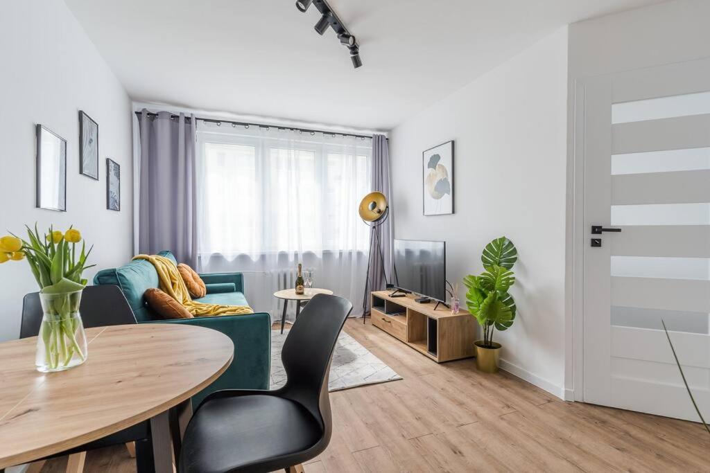 Uroczy Apartament 2 Pokoje - 10 Min Do Morza! กดัญสก์ ภายนอก รูปภาพ