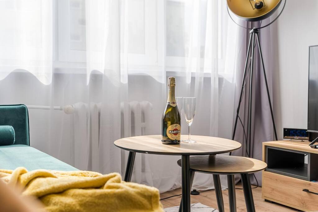 Uroczy Apartament 2 Pokoje - 10 Min Do Morza! กดัญสก์ ภายนอก รูปภาพ